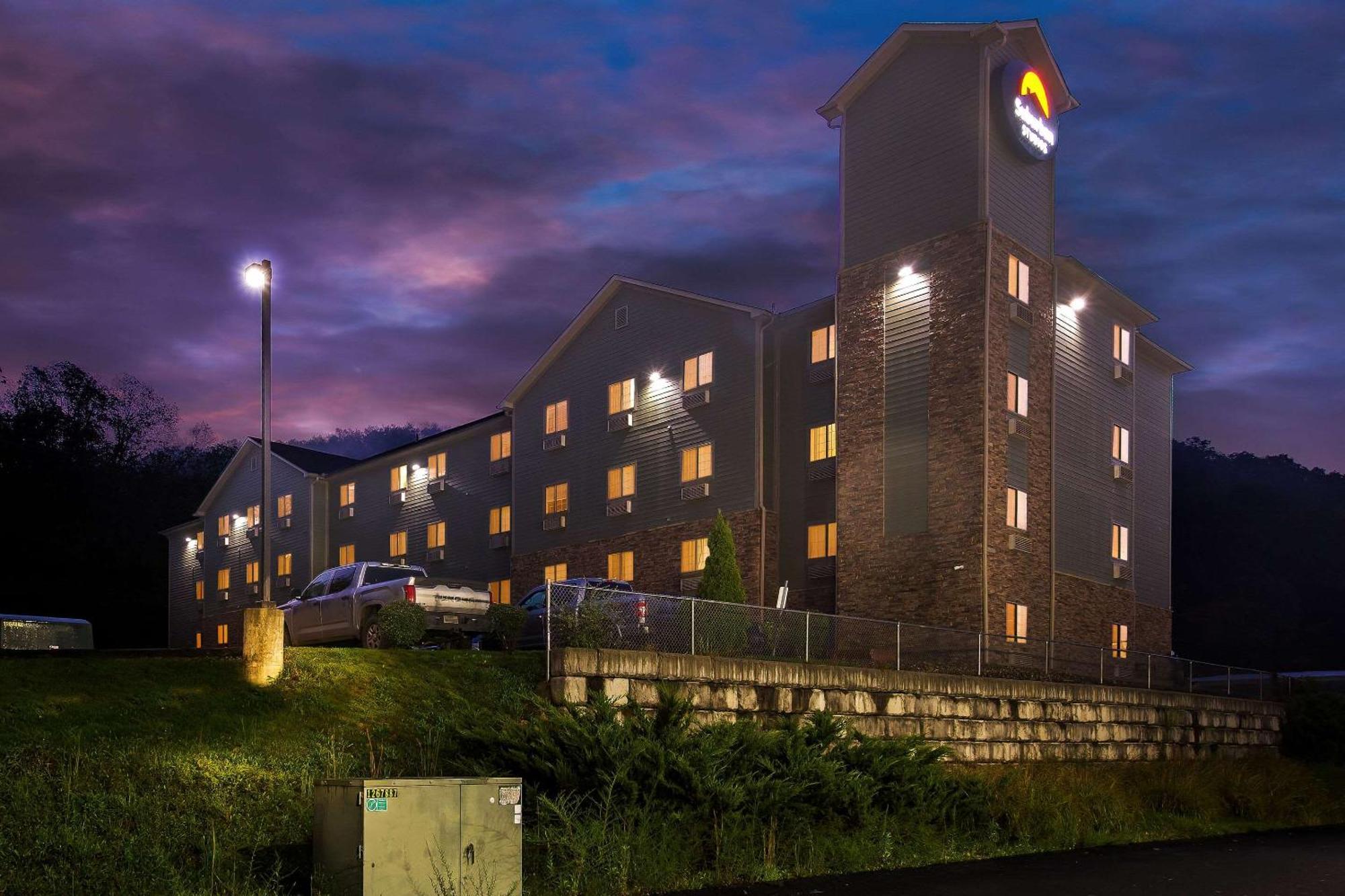 Suburban Studios Morgantown Exterior photo