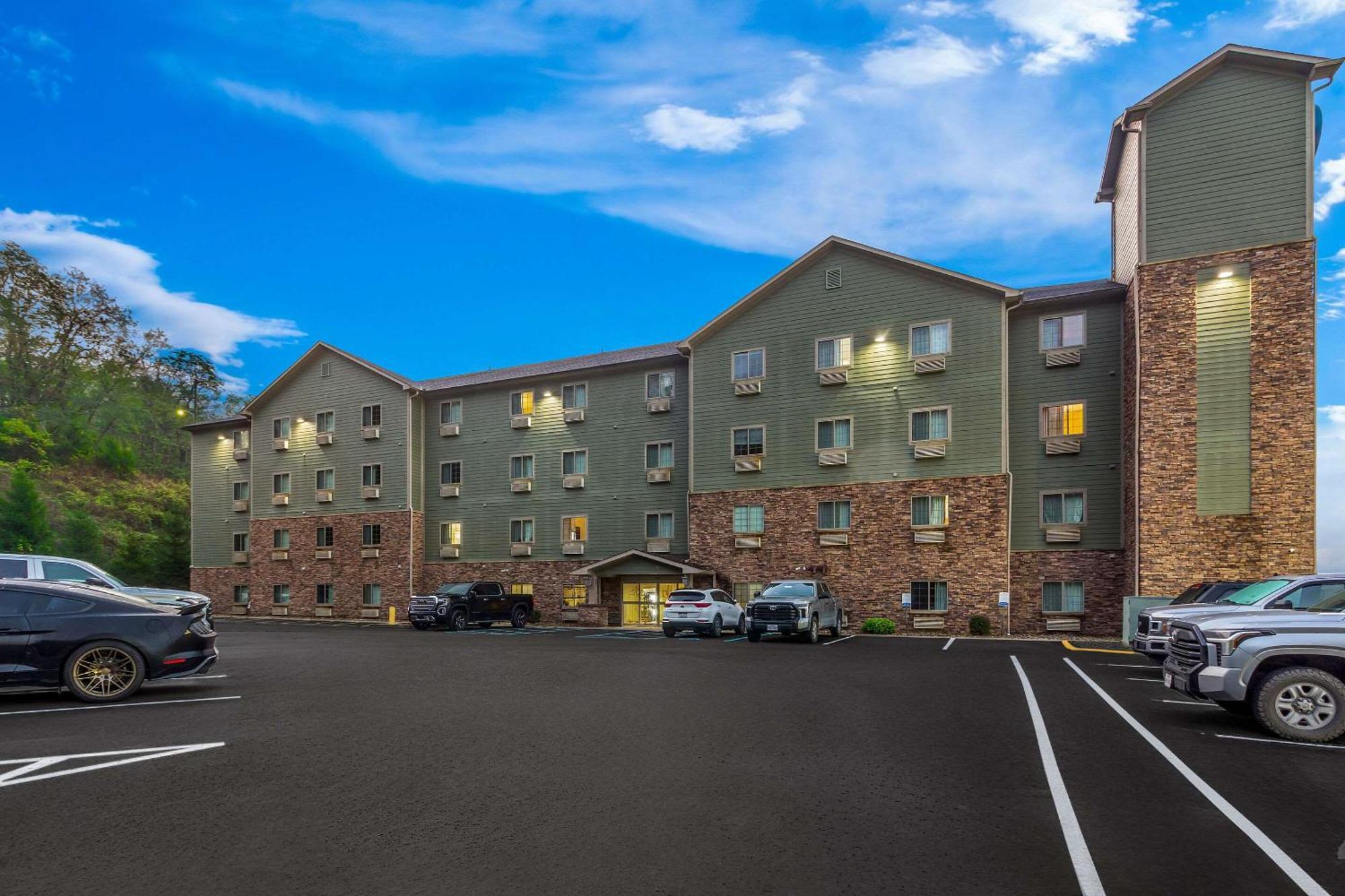 Suburban Studios Morgantown Exterior photo